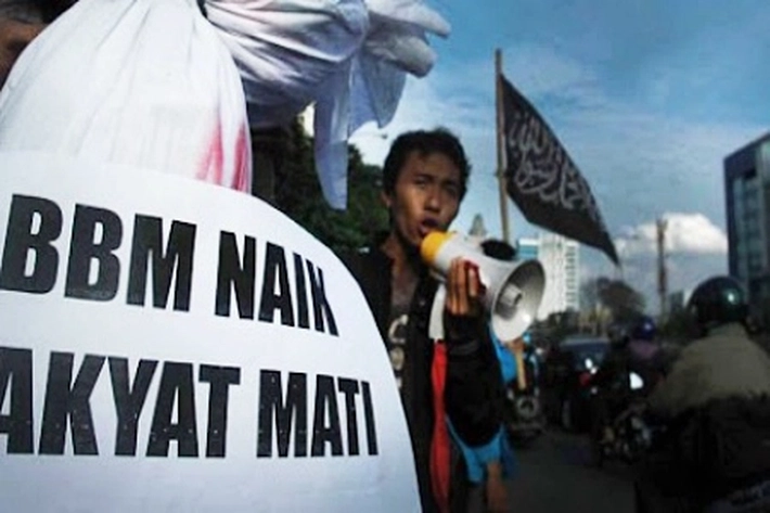 Kenaikan BBM Tak Terbendung Buat Antrean Panjang di SPBU, 'Ketersediaan Minyak Dinyatakan Masih Aman'