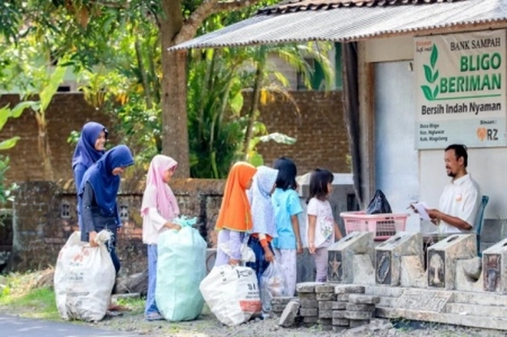  Rumah Zakat Latih 13 Bank Sampah untuk Perkuat Ekosistem Kelola Plastik 