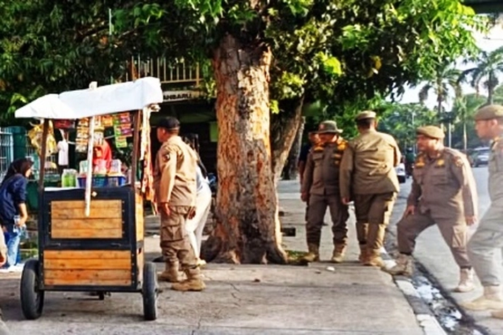 Satpol PP Imbau PKL Tidak Berjualan di Trotoar Bahu Jalan karena Bisa Timbulkan Kemacetan