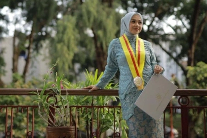 Bella Putri Maharani Lulus S3 Termuda dalam Kurun Waktu 3 Tahun 5 Bulan di UGM 