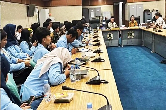 Dewan dan Mahasiswa Diskusi Bahas Soal Defisit APBD Riau, 'yang Kebijakannya Banyak Tak Populer'