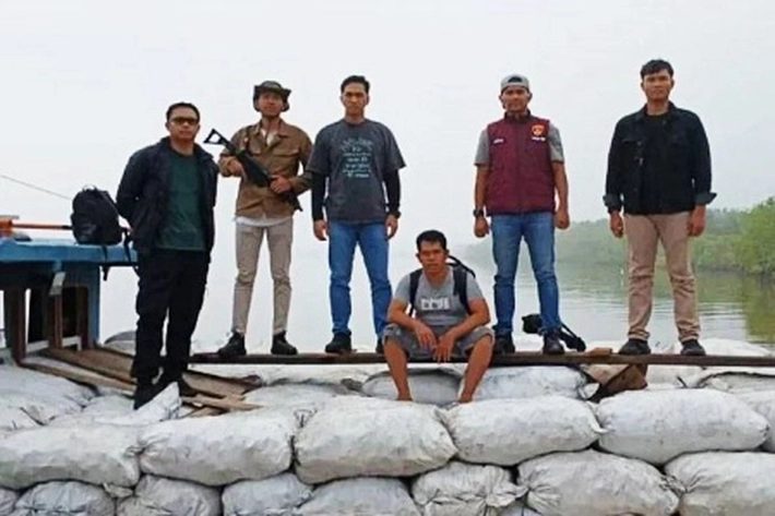 Polisi Amankan 100 Ton Arang Ilegal Siap Ekspor ke Malaysia