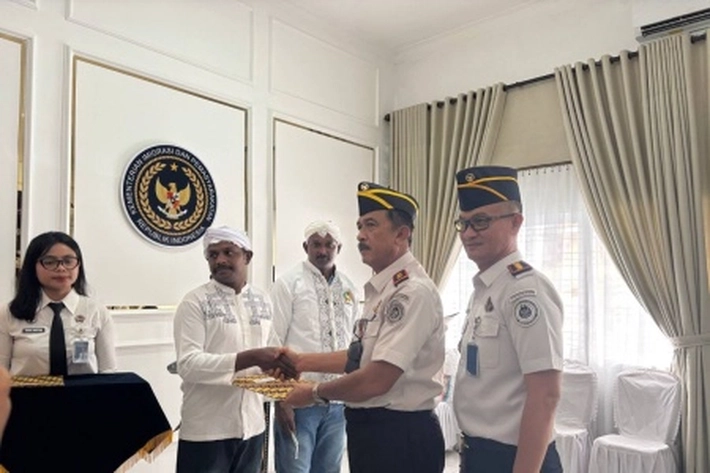 Lapas Kelas IIA Pekanbaru Beri Remisi Khusus Nyepi untuk Dua Warga Binaan Asal Malaysia 