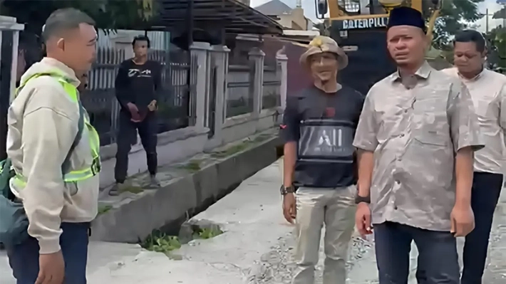 Walikota Agung Nugroho Tinjau Pengaspalan Jalan Rindang untuk Lihat Perbaikannya