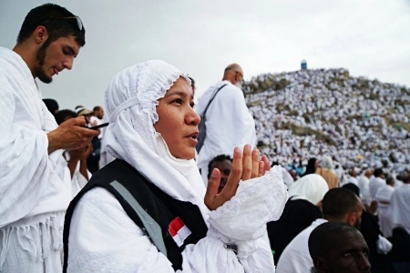 Sengatan Matahari Capai Puncak Ekstrem, Tapi Tidak Surutkan Jamaah Haji Lakukan Wukuf di Arafah