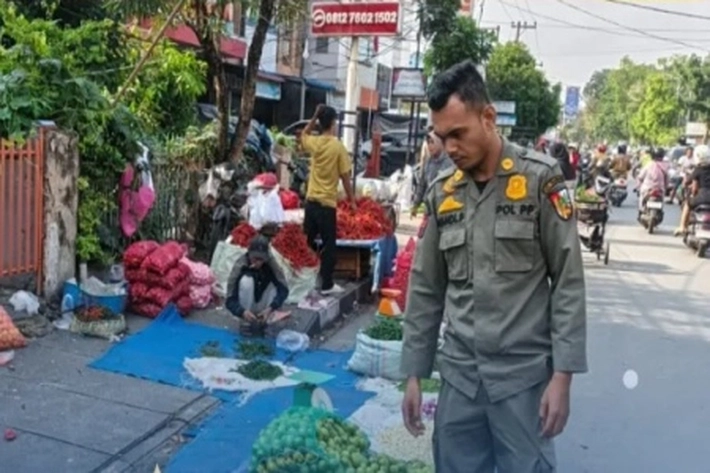 Satpol PP Pekanbaru akan Lakukan Penataan pada Pedagang Pasar Tumpah di Jalan Ahmad Yani