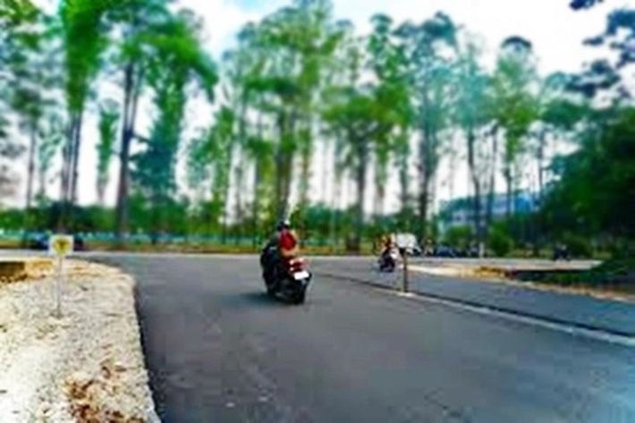 Rute Jalan Masuk Kampus UNRI Banyak Ditemukan Simpang yang Membingungkan para Siswa