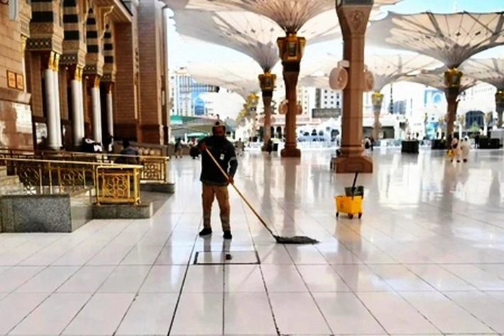 Lantai Tetap Sejuk di Kawasan Masjid Nabawi Meski Cuaca Madinah Panas Mendidih 