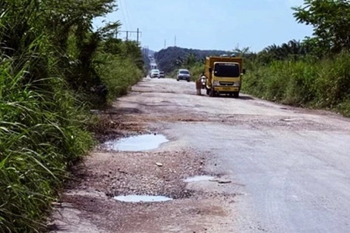 Jalan Siak-Pekanbaru Masih Rusak, Janji Plt Gubri SF Hariyanto Instruksikan PUPR Riau untuk Rutin ke Lapangan Meleset