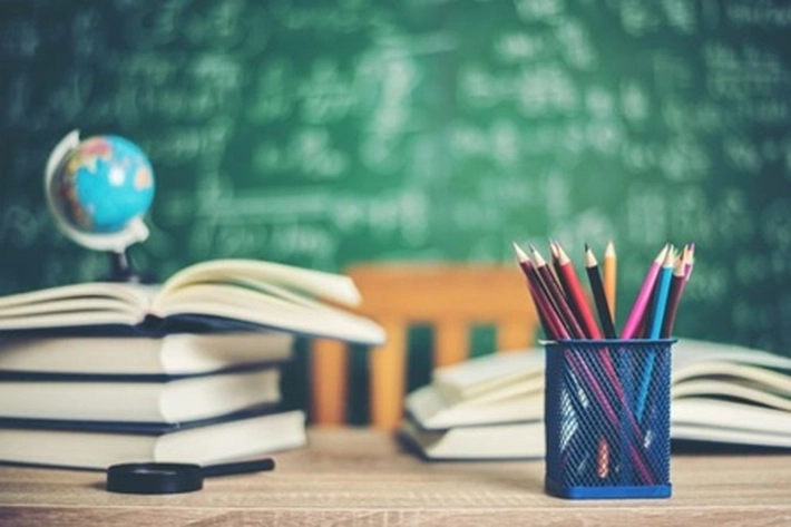 Dewan Minta Sekolah Fokus Mengajar, Bukan Jualan Seragam!