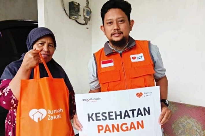 Rumah Zakat Salurkan Sembako untuk Lansia Dhuafa di Perbatasan Indonesia–Malaysia