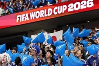 Pendukung Jepang Bersih-bersih Stadion Usai Pertandingan Piala Dunia 
