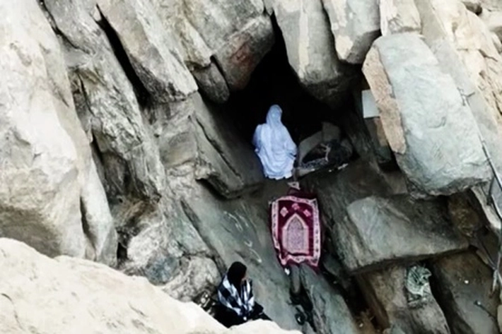 Di Gua Hira, Saksi Ketulusan Cinta Khadijah kepada Rasulullah