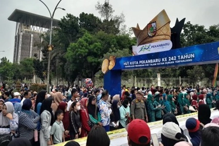 BRK Syariah Ramaikan Festival Ketan Talam Durian untuk Dukung HUT Pekanbaru Ke-242