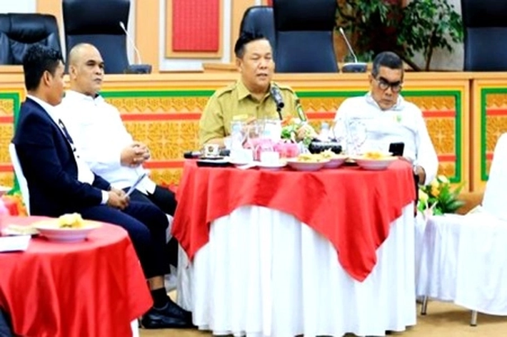 Dewan Keluhkan Soal Pencairan Anggaran Kegiatan di Depan Plt Gubri 