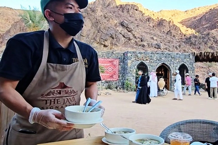 Ada Bakso Cita Rasa Indonesia di Kaki Gunung Uhud Madinah