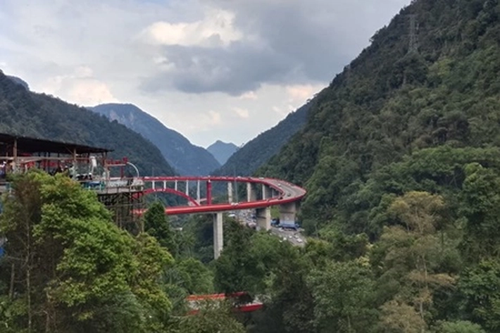 Megahnya Jembatan Kelok Sembilan yang Penuh Mahakarya untuk Penyelamat Lalu Lintas