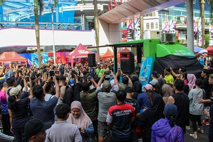 Warga Ramai-ramai Ikuti Yoga Vinyasa Flow di Pekanbaru