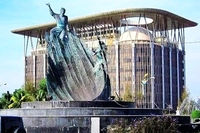 Pemprov Riau Buka Ruang Diskusi untuk Siapkan Pergantian Landmark Tari Japin di Bundaran Depan Kantor Gubernur 