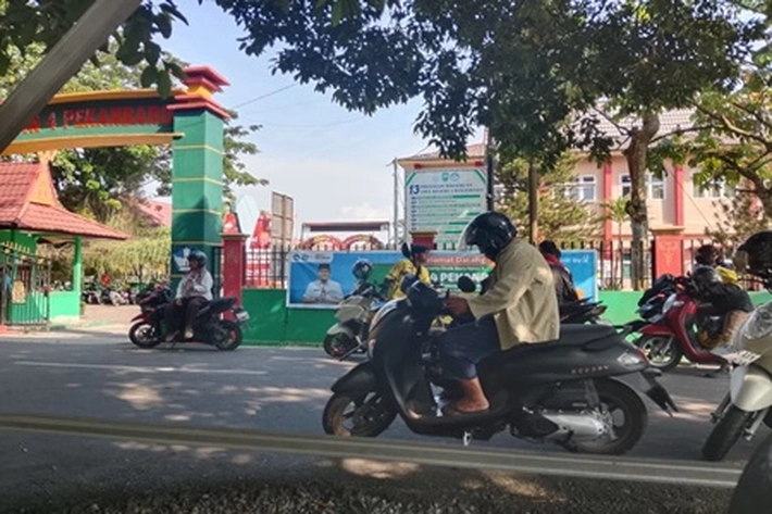 Hari Pertama Sekolah, para Pelajar di Seluruh Indonesia Bertemu Teman-teman Barunya