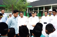 Wapres Gibran Rakabuming Raka Didamping Plt Gubri ke Rohil, Kaget Lihat Kondisi SD Negeri Rusak Berat