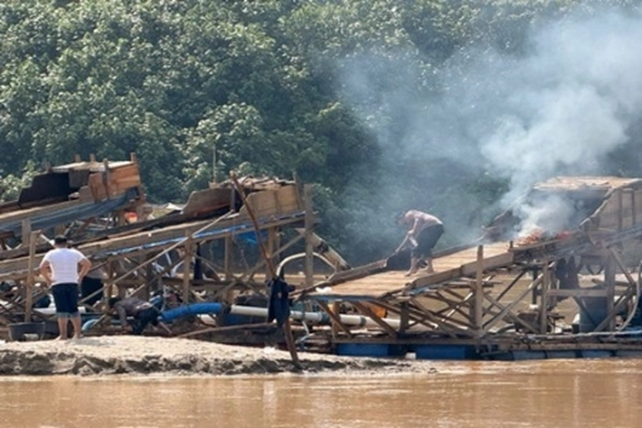 48 Rakit Tambang Emas Ilegal di Sungai Kuantan Dimusnahkan