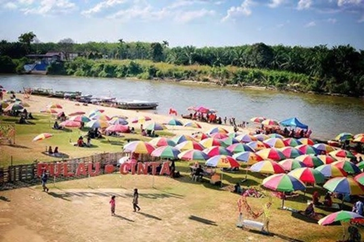 Pantai Cinta Ada Destinasi Wisata Alam yang Miliki Daya Tarik Tersendiri 