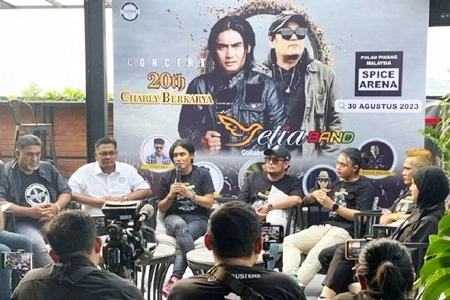 Charly Van Houten Kenang Masa Perjuangan di Pekanbaru