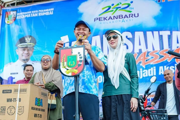 Pemko Pekanbaru Beri Penghargaan Bagi Kecamatan Sebagai Kebersihan Terbaik dalam Pengelolaan Lingkungan