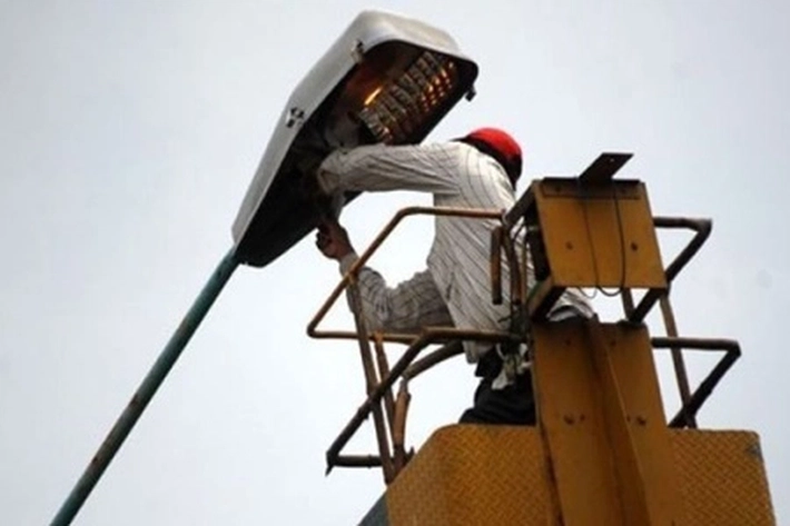 Dishub Rutin Patroli dan Perbaiki Lampu Jalan Setiap Hari untuk Penerangan Jalan Umum