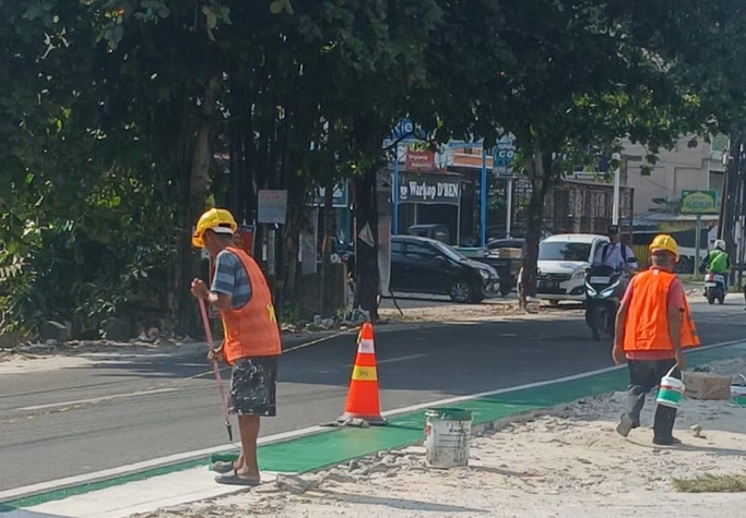 Badan Jalan Rambutan Punya Jalur Sepeda