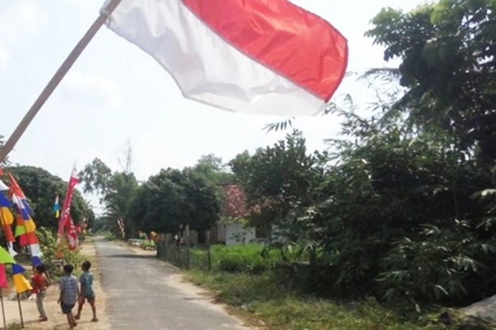 Ketua RT 03 Bahrummazi Baru Himbau Warga Pasang Bendera Merah Putih Jelang HUT RI Ke 81