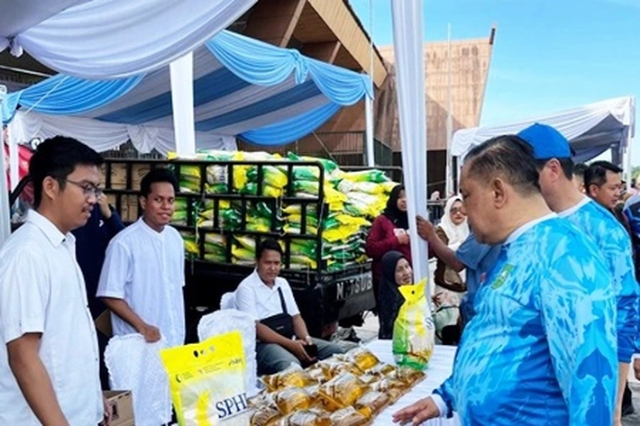 Plt Gubri Tinjau Operasi Pasar Murah Hasil Kolaborasi Tim TPID Bersama PT Riau Pangan Bertuah