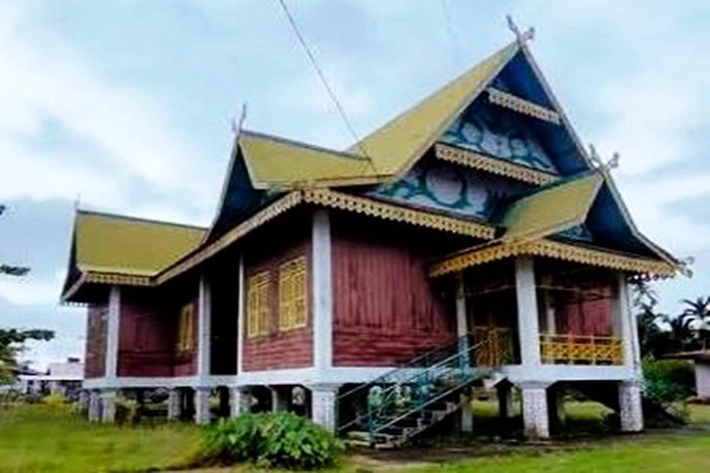 Rumah Melayu Atap Lontik Merupakan Salah Satu Rumah Adat Riau