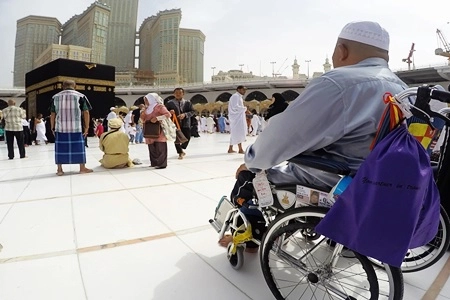 Penyandang Tuli Saat Beribadah di Makkah, 'Saya Tidak Tahu Mengapa Menangis dan Terasa Sangat Menyedihkan'