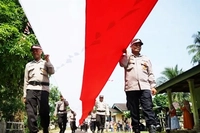 Bendera Merah Putih 81 Meter Berkibar di Pesisir Kampar