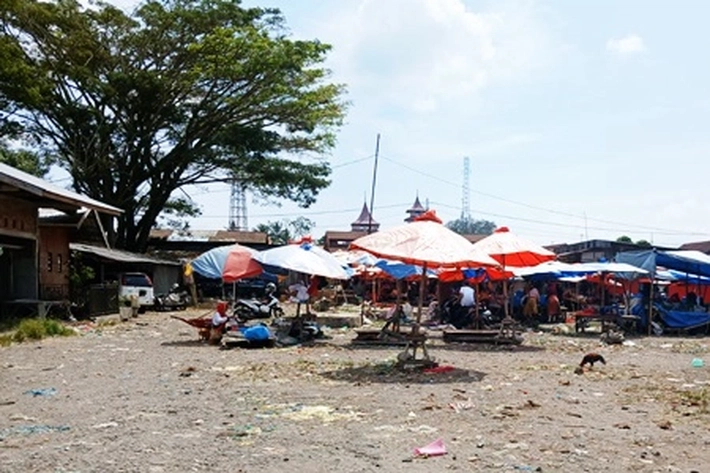 Peringatan Kemerdekaan Datang, Pasar Dadakan pun Tergelar di Persimpangan Bukittinggi