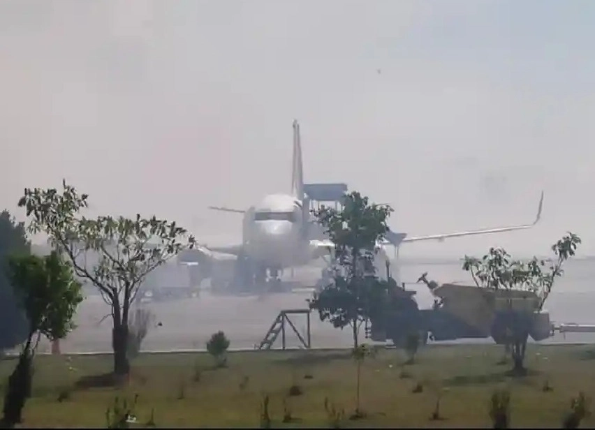 Walaupun Asap Karhutla Mengelilingi Wilayah Penerbangan, Aktivitas Bandara SSK II Tetap Berjalan