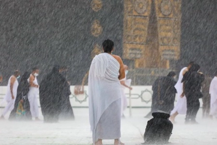Makkah dan Madinah Dilanda Badai Petir dan Angin Kencang yang Berpotensi Hujan Lebat