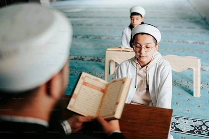 Anak Saleh Utamakan Amalan yang Pahalanya Terus Mengalir Meski Sudah Meninggal Dunia