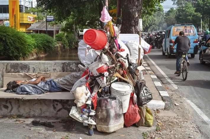 Angka Kemiskinan Turun Buat Ratusan Ribu Orang Terancam tak Menerima Bansos, 'Demi Hemat Anggaran Perlindungan Sosial Rp500 Triliun'
