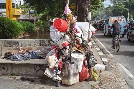Angka Kemiskinan Turun Buat Ratusan Ribu Orang Terancam tak Menerima Bansos, 'Demi Hemat Anggaran Perlindungan Sosial Rp500 Triliun'