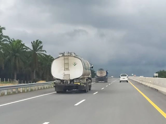 Pemprov Riau dan PT Hutama Karya Cari Jalan Tengah Soal Truk CPO yang Masuk Tol Pekanbaru-Dumai