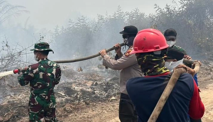 PT TPP Bersama Regu Pemadam Kebakaran Tangani Karhutla di Luar Area Operasional
