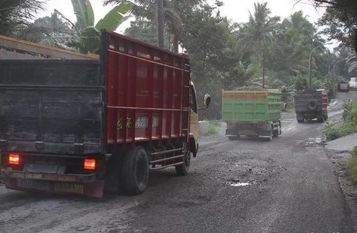 Dewan Soroti Truk Overload dan Tambang Galian C Ilegal Buat Jalan Jadi Rusak