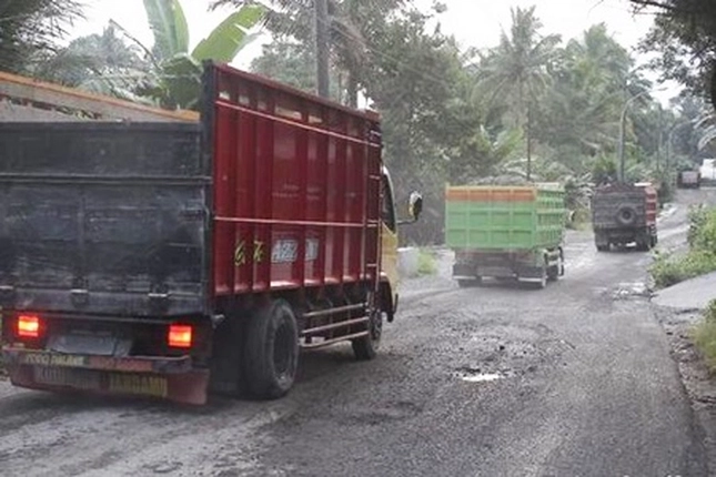 Dewan Soroti Truk Overload dan Tambang Galian C Ilegal Buat Jalan Jadi Rusak