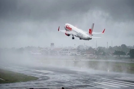 Rendahnya Jarak Pandang di Bandara Internasional SSK II Pekanbaru Buat Lion Air JT292 Gagal Mendarat