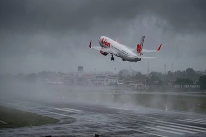 Rendahnya Jarak Pandang di Bandara Internasional SSK II Pekanbaru Buat Lion Air JT292 Gagal Mendarat
