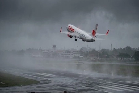 Rendahnya Jarak Pandang di Bandara Internasional SSK II Pekanbaru Buat Lion Air JT292 Gagal Mendarat