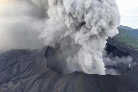 Gunung Dukomo Bergetar yang Beresiko Miliki Gas Beracun Mematikan